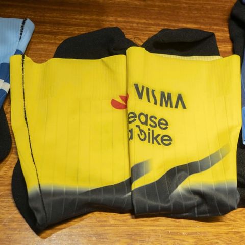 Tất đạp xe đội tuyển VISMA