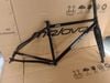 Khung Gravel Melovelo LYRA thép CRMO 4130 càng carbon 700C