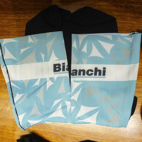 Tất đạp xe đội tuyển BIANCHI