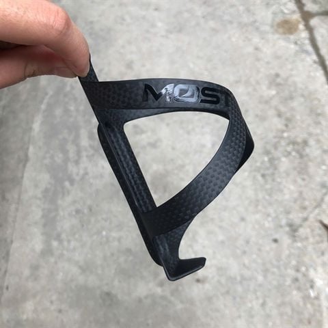 Gọng bình nước carbon Most 2026