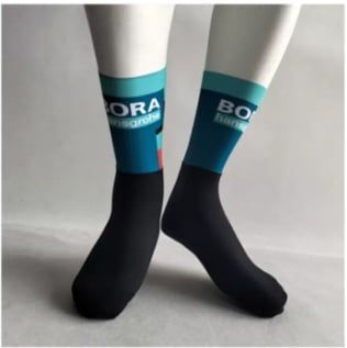 Tất đạp xe đội tuyển Bora