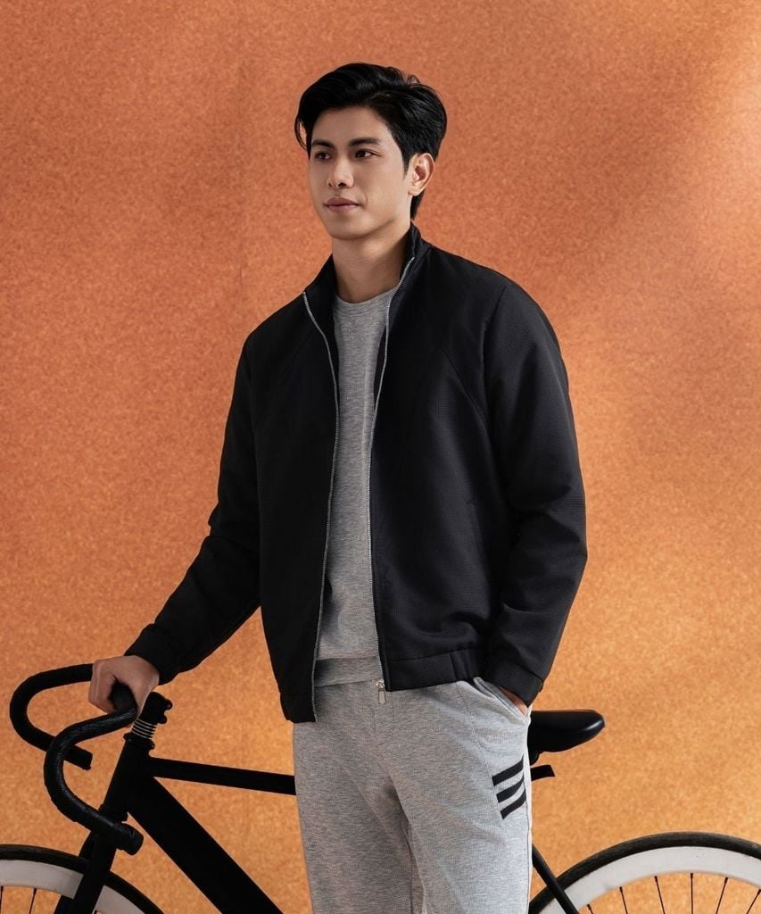  Áo Khoác Gió Đen Thiết Kế 2 Lớp Kháng Nước Tốt 8AG2T040DEN 