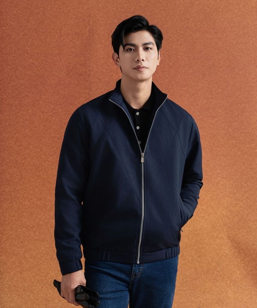  Áo Khoác Gió Tím Than Tối Thiết Kế 2 Lớp Kháng Nước Tốt 8AG2T040TTT 