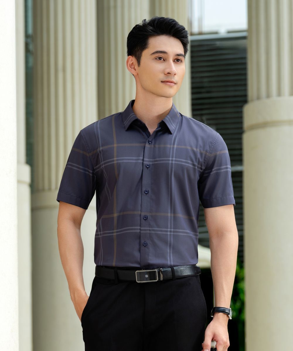  Áo Sơ Mi Ghi Tối Ngắn Tay Hoạ Tiết Kẻ, Kháng Khuẩn, Bền Màu 7SMCC328GHT 