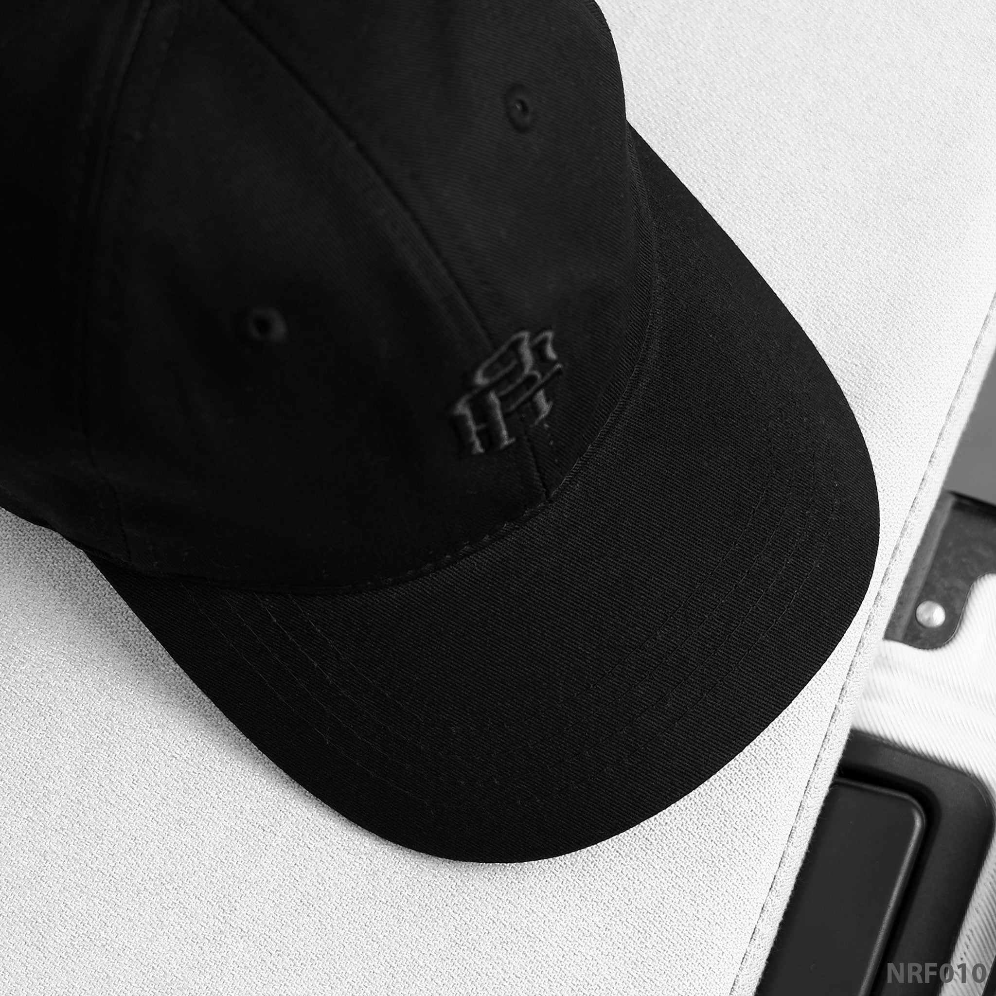  Nón lưỡi trai Black Logo Embroidery - 010 