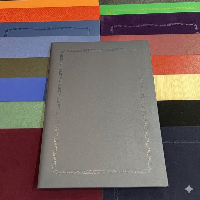 Bìa Kẹp Hồ Sơ Cao Cấp: Giải Pháp Nâng Tầm Giá Trị Thương Hiệu Và Bảo Vệ Thành Tựu