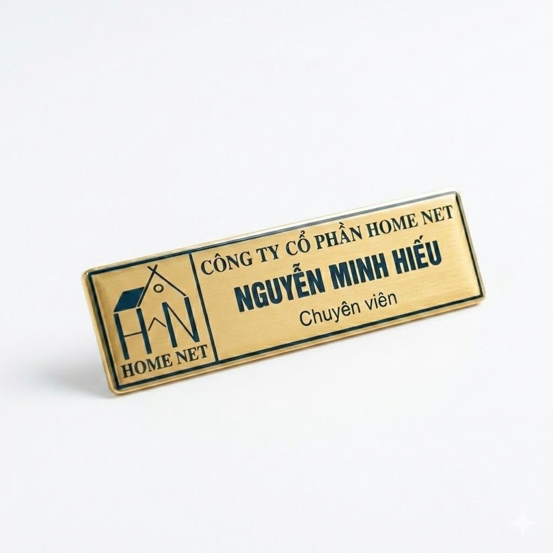 Thẻ Tên Nhân Viên In Logo Công Ty Sang Trọng