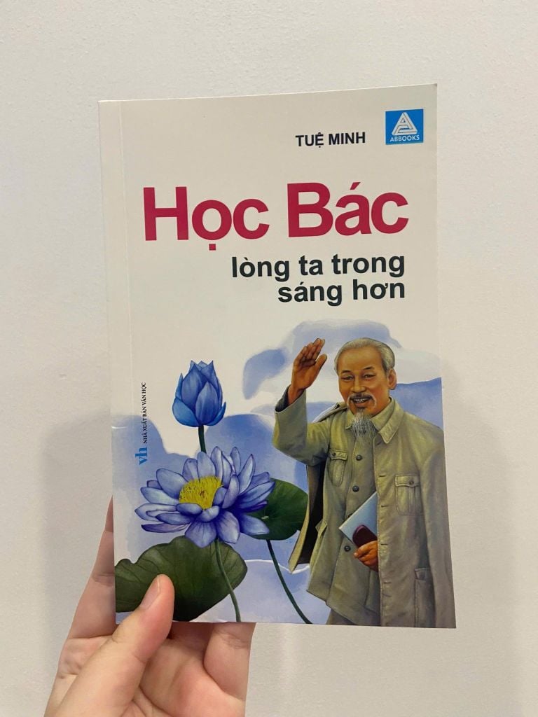 Sách văn học - Học Bác lòng ta trong sáng hơn (Tuệ Minh)
