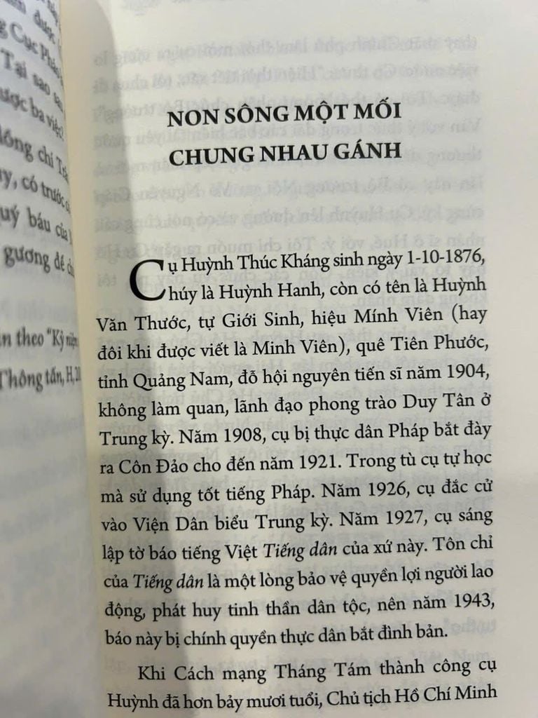 Sách văn học - Bác Hồ cầu hiền tài