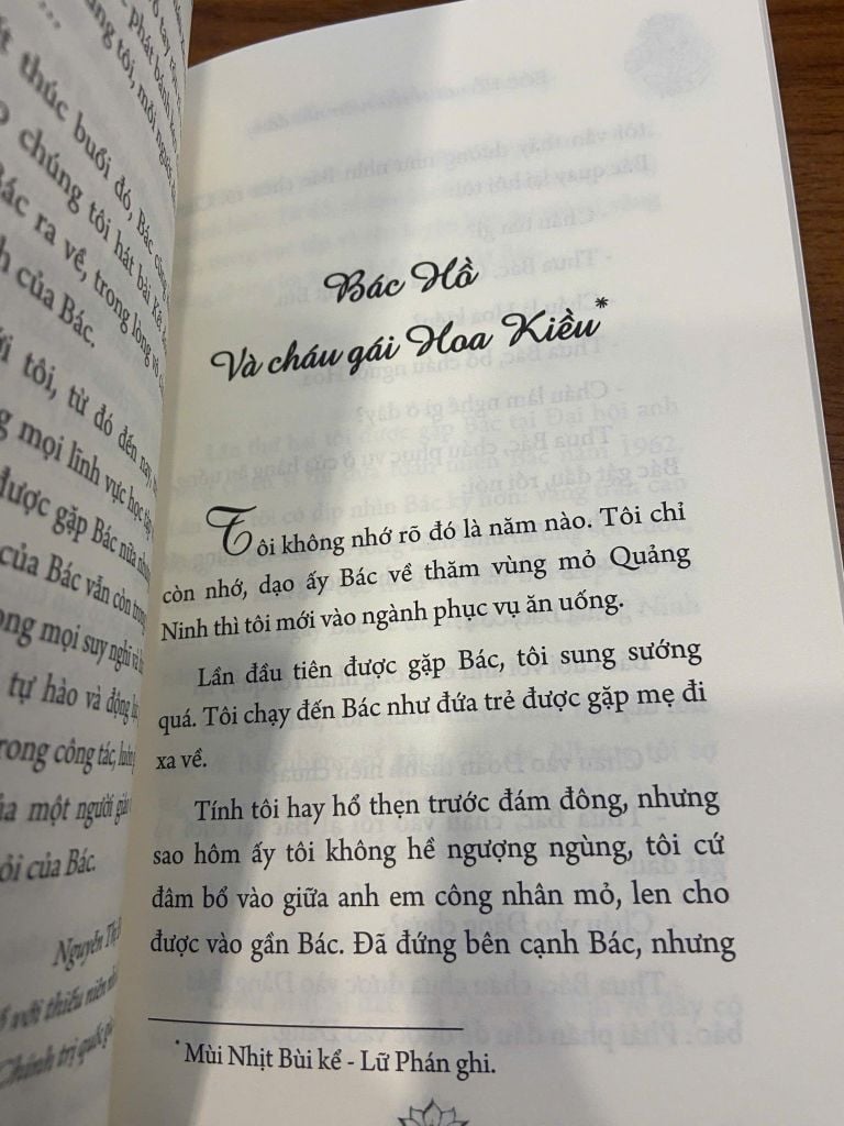 Sách văn học -  Bác Hồ với thiếu niên nhi đồng (Tuệ Minh)