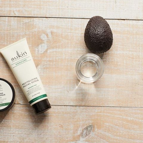 Sukin Kem Làm Sạch Tế Bào Chết Da Mặt Signature Revitalising Facial Scrub 50ml - Quà Tặng