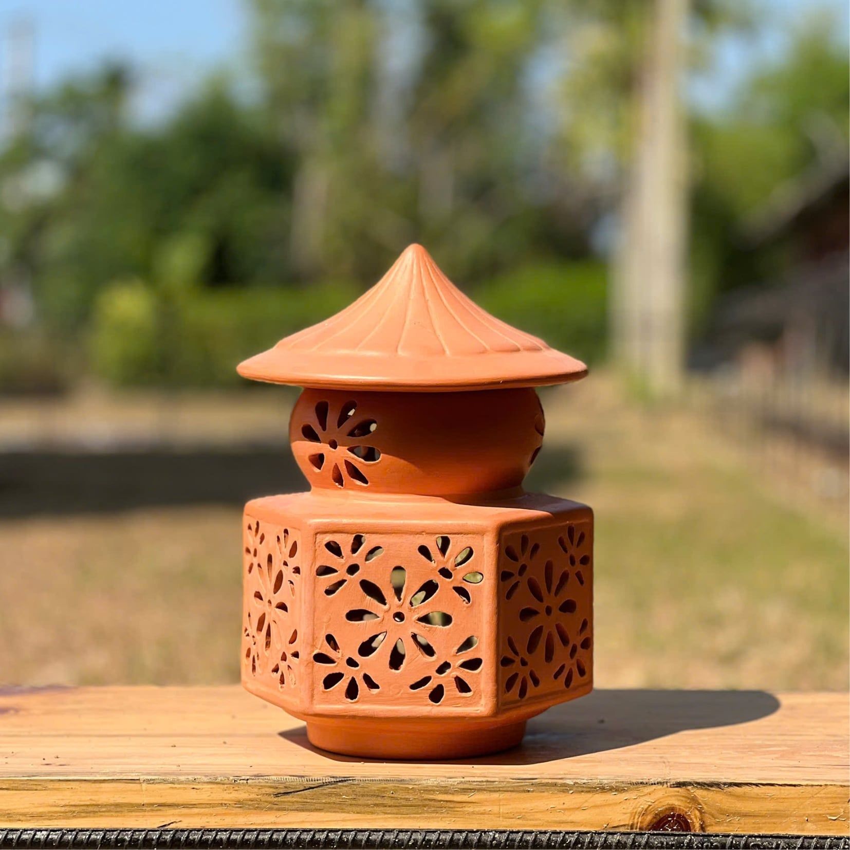  Đèn Trang Trí Sân Vườn Đất Nung - Lục Giác Hoa Văn - DV05 
