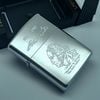Bật Lửa Zippo Đồng Khối Mạ Chrome Khắc Ăn Mòn Chân Dung Các Vị Tổng Thống Hoa Kỳ Đời VI La Mã Sản Xuất Năm 1990 ZL881