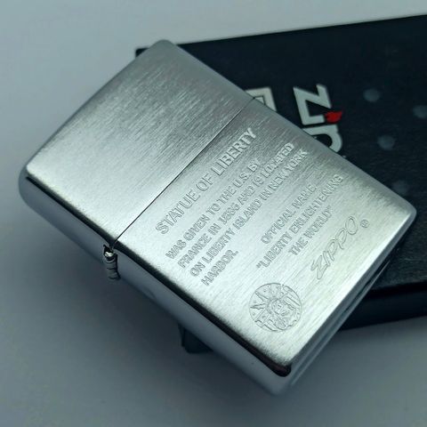 Bật Lửa Zippo Đồng Khối Mạ Chrome Trắng Trơn Phay Xước Chủ Đề Nữ Thần Tự Do Liberty Đời XII La Mã Sản Xuất Năm 1996 ZL877
