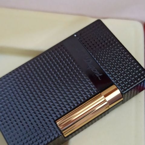 Bật Lửa Dupont HK Ga Đá Vân Kim Cương Sơn Đen Phối Rulo Và Nắp Vàng D218