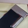 Bật Lửa Dupont HK Ga Đá Nắp Kim Cương Trắng Sơn Đen Vân 3D D213