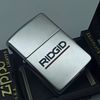 Bật Lửa Zippo Đồng Khối Mạ Chrome Bóng Chủ Đề Phủ Sơn Đời XI La Mã Sản Xuất Năm 1995 ZL870