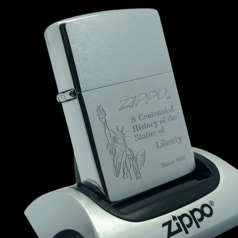 Bật Lửa Zippo Đồng Khối Mạ Chrome Trắng Trơn Phay Xước Chủ Đề Nữ Thần Tự Do Liberty Đời XII La Mã Sản Xuất Năm 1996 ZL876