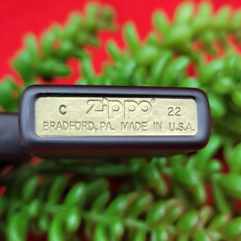 BẬT LỬA ZIPPO SƠN TĨNH ĐIỆN ĐEN LOGO ZIPPO Z134