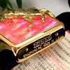 BẬT LỬA ZIPPO USA XUẤT NHẬT MẠ VÀNG NGỰA NỔI NỀN KHẢM XÀ CỪ ĐỎ SANG TRỌNG - ZN95