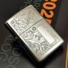 BẬT LỬA ZIPPO HOA VĂN Ý VENETIAN TRẮNG Z261