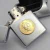 Bật Lửa Zippo Đồng Khối Mạ Chrome Trắng Phay Xước Emblem Đời XVI La Mã Năm 2000 ZL742