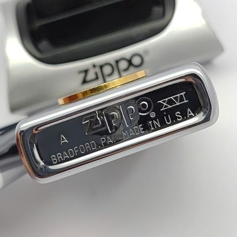 Bật Lửa Zippo Đồng Khối Mạ Chrome Trắng Phay Xước Emblem Đời XVI La Mã Năm 2000 ZL742