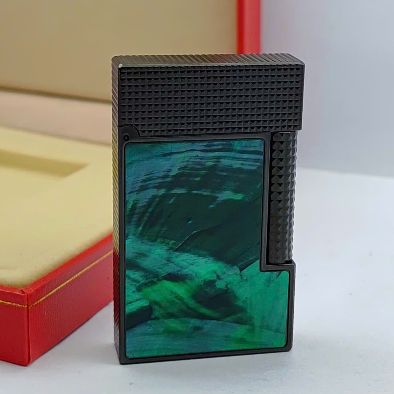 Bật Lửa Dupont Gas Đá Mạ Đen Khảm Trai Ánh Xanh Lá Cây Nắp Vân Kim Cương D209