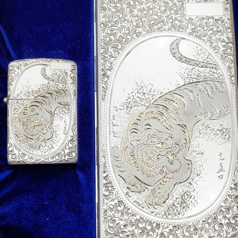 Bộ Bật Lửa Bạc Nguyên Khối Thủ Công Thập Niên 1950 Khảm Tam Khí Mãnh Hổ Cực Hiếm Phù Hợp Sưu Tầm Hoặc Làm Quà Biếu Tặng Đẳng Cấp Giá Trị Sang Trọng ZB85