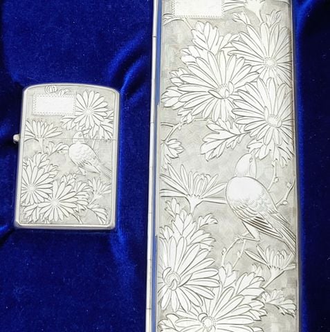 Bộ Bật Lửa Bạc Nguyên Khối Thủ Công Thập Niên 1950 Hoa Văn Tinh Xảo Cực Hiếm Phù Hợp Sưu Tầm Hoặc Làm Quà Biếu Tặng Đẳng Cấp Giá Trị Sang Trọng ZB83