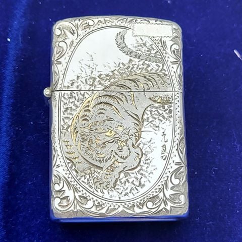 Bộ Bật Lửa Bạc Nguyên Khối Thủ Công Thập Niên 1950 Khảm Tam Khí Mãnh Hổ Cực Hiếm Phù Hợp Sưu Tầm Hoặc Làm Quà Biếu Tặng Đẳng Cấp Giá Trị Sang Trọng ZB85