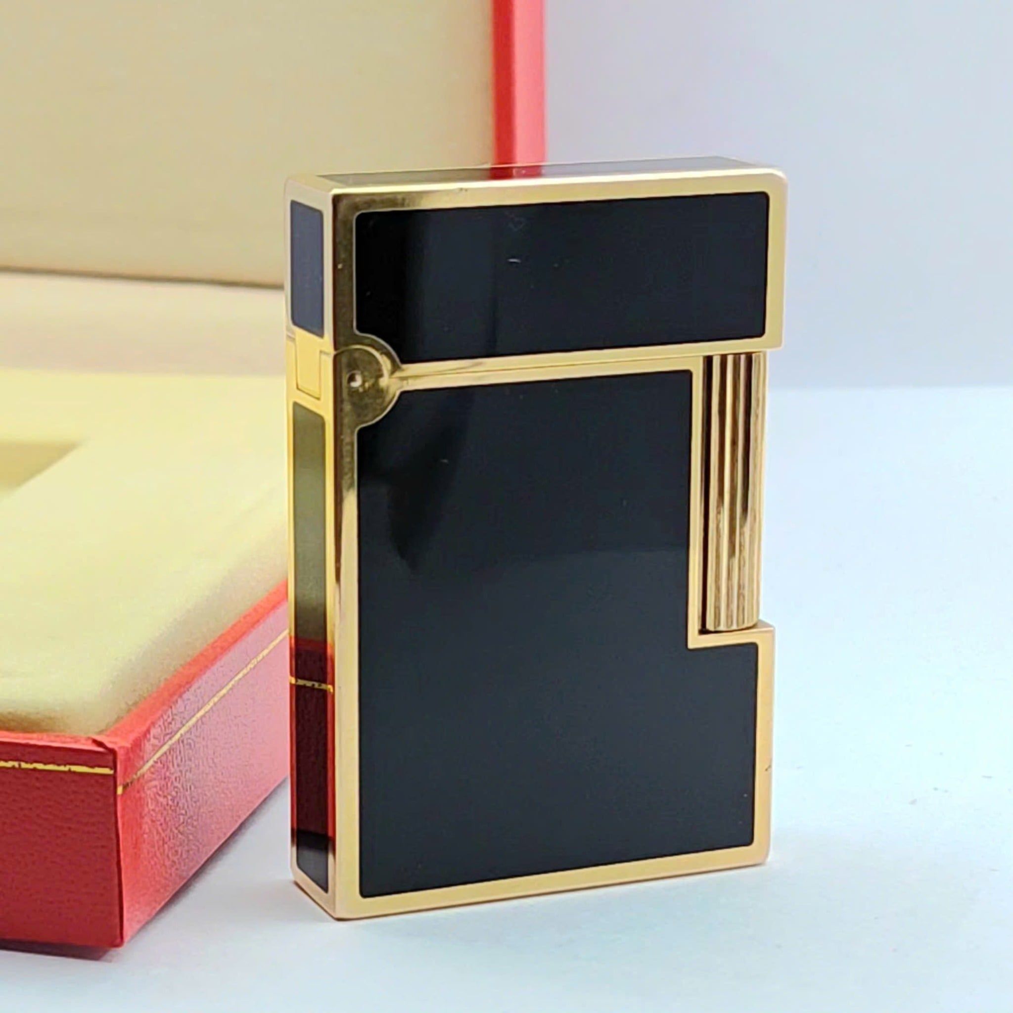 Bật Lửa Dupont Ligne 2 Bọc Vàng Men Đen 2 Lỗ Phom Thấp DP172