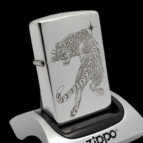 Bật Lửa Zippo Bạc Đúc Nguyên Khối Chủ Đề Mãnh Hổ Xuất Nhật Đính Kim Cương Năm 2005 ZBU125