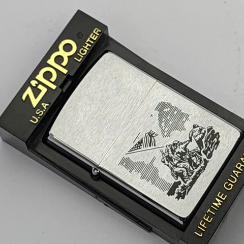 Bật Lửa Zippo Đồng Khối Mạ Chrome Khắc Ăn Mòn Chủ Đề Hiếm Gặp, Sản Xuất Năm 1996 Đời XII La Mã ZL771