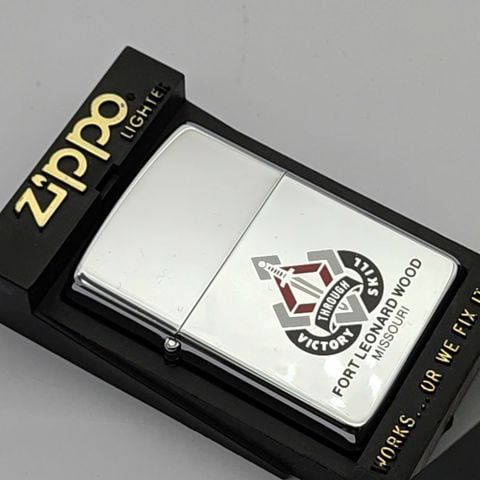 Bật Lửa Zippo Cổ Đồng Khối Mạ Chrome Bóng Chủ Đề Ăn Mòn Phủ Sơn Hiếm Gặp Năm 1986 Đời 4 Vạch Huyền ZC474