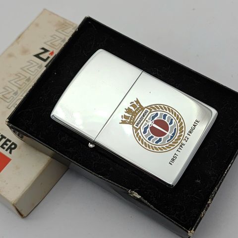 Bật Lửa Zippo Cổ Đồng Khối Mạ Chrome Bóng Chủ Đề Ăn Mòn Phủ Sơn Hiếm Gặp Năm 1983 Đời 7 Vạch Huyền ZC477