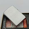 Bật Lửa Zippo Cổ Đồng Khối Mạ Chrome Phay Xước Chủ Đề Ăn Mòn Phủ Sơn Hiếm Gặp Năm 1976 Đời 6 Vạch Sắc ZC479