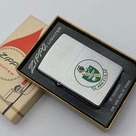 Bật Lửa Zippo Cổ Đồng Khối Mạ Chrome Phay Xước Chủ Đề Ăn Mòn Phủ Sơn Hiếm Gặp Năm 1976 Đời 6 Vạch Sắc ZC479