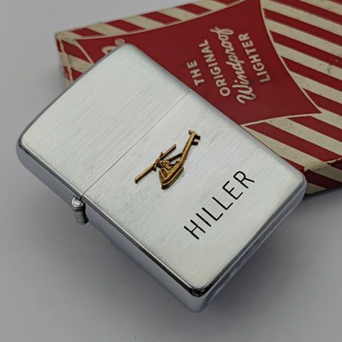 Bật Lửa Zippo Cổ Đồng Khối Mạ Chrome Phay Xước Chủ Đề HILLER , Eblem Vàng 10k Trực Thăng Cực Hiếm Gặp Năm 1956 Giá Trị Sưu Tầm Cao ZC486