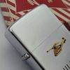 Bật Lửa Zippo Cổ Đồng Khối Mạ Chrome Phay Xước Chủ Đề HILLER , Eblem Vàng 10k Trực Thăng Cực Hiếm Gặp Năm 1956 Giá Trị Sưu Tầm Cao ZC486
