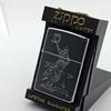 Bật Lửa Zippo Đồng Khối Mạ Chrome Bóng Khắc Ăn Mòn Chủ Đề Cowboy Hiếm Gặp, Sản Xuất Năm 1996 Đời XII La Mã ZL762