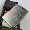 BẬT LỬA ZIPPO CHROME BÓNG CHỦ ĐỀ WILD WEST MŨ DÂY CAO BỒI ĐỜI VI NĂM 1990 ZL194