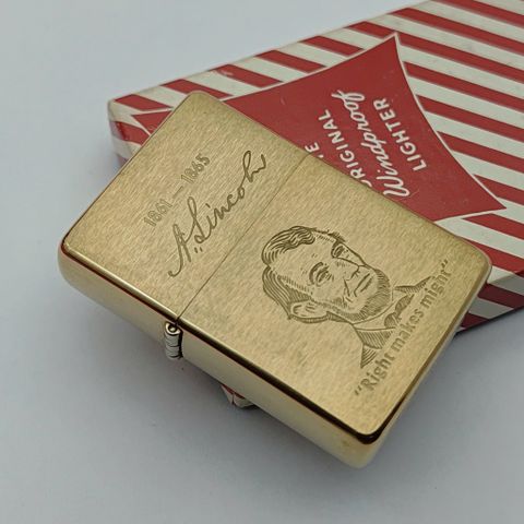 ZIPPO VINTAGE BRASS KHÔNG CHẶT GÓC CHỦ ĐỀ TỔNG THỐNG HOA KỲ RẤT HIẾM ĐỜI V LA MÃ SẢN XUẤT 1989 - ZQH192