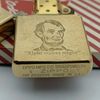 ZIPPO VINTAGE BRASS KHÔNG CHẶT GÓC CHỦ ĐỀ TỔNG THỐNG HOA KỲ RẤT HIẾM ĐỜI V LA MÃ SẢN XUẤT 1989 - ZQH192