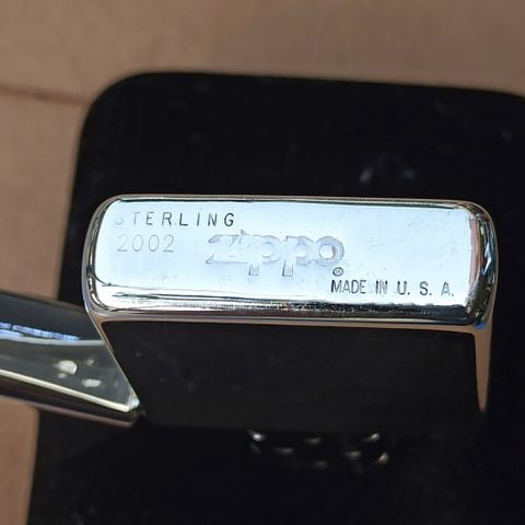 Bật Lửa Zippo Bạc Đúc Nguyên Khối Trơn Bóng Sản Xuất Năm 2002 ZB94