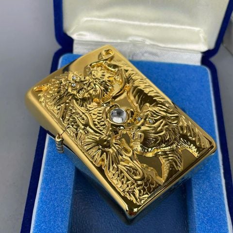 BẬT LỬA ZIPPO XUẤT NHẬT MẠ VÀNG 22K LONG HỔ TRANH CHÂU BẢN LIMITED RẤT HIẾM ĐỜI XII LA MÃ SẢN XUẤT NĂM 1996 - ZN92
