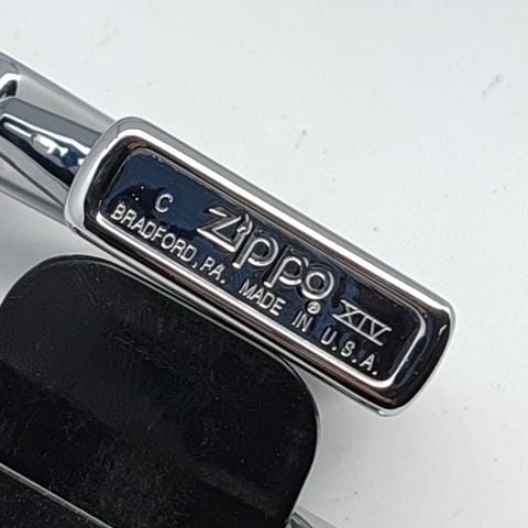 Bật Lửa Zippo Đồng Khối Mạ Chrome Trắng Bóng Đời XIV La Mã Năm 1998 ZL813