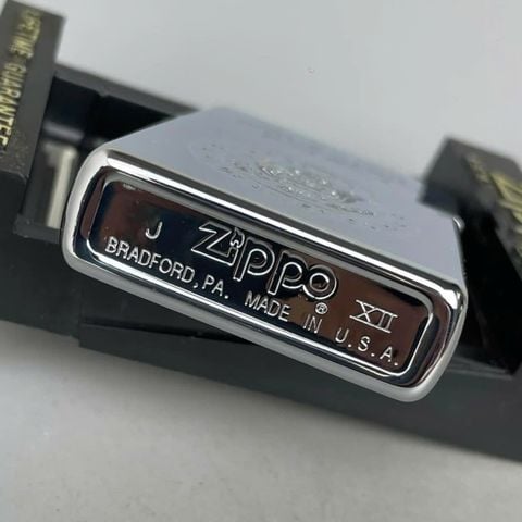 Bật Lửa Zippo Đồng Nguyên Khối Mạ Chrome Trắng Bóng Khắc Ăn Mòn Chủ Đề Quân Sự Đời XII La Mã Sản Xuất Năm 1996 ZL856