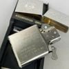 Bật Lửa Zippo Đồng Nguyên Khối Mạ Chrome Trắng Bóng Khắc Ăn Mòn Chủ Đề Quân Sự Đời XII La Mã Sản Xuất Năm 1996 ZL856