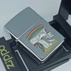 Bật Lửa Zippo Canada Ăn Mòn Phủ Sơn Chủ Đề Hiếm Gặp, Sản Xuất Năm 1999 Đời XV La Mã ZL832
